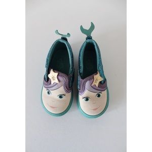 • VANS MERMAID TODDLER SNEAKER 5.5 •